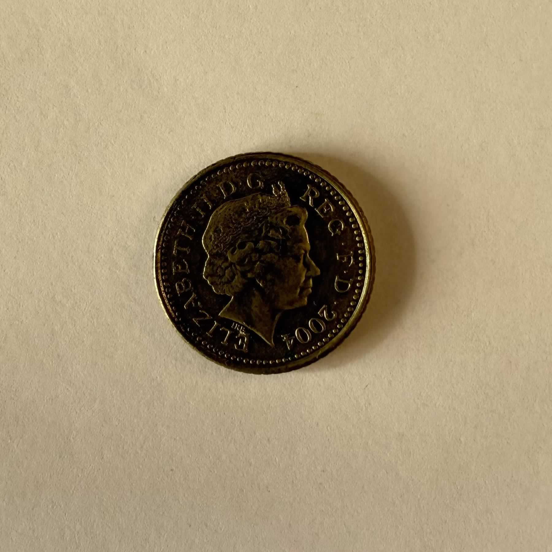 Reverso de 5 Pence, 2004, Reino Unido · Reina Isabel II 1982 - 2022