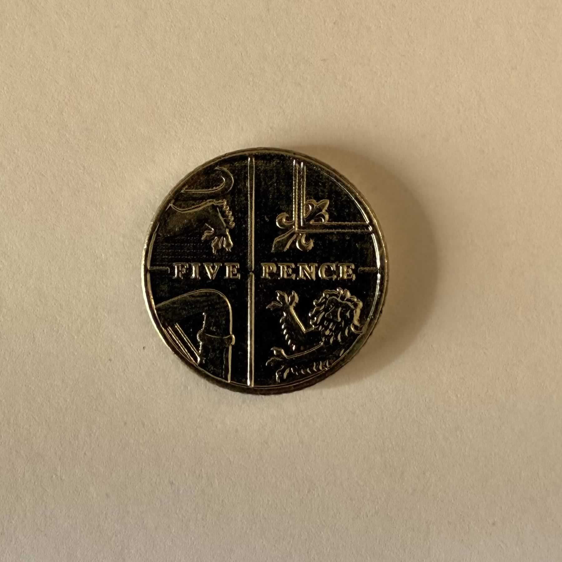 Anverso de 5 Pence, 2015