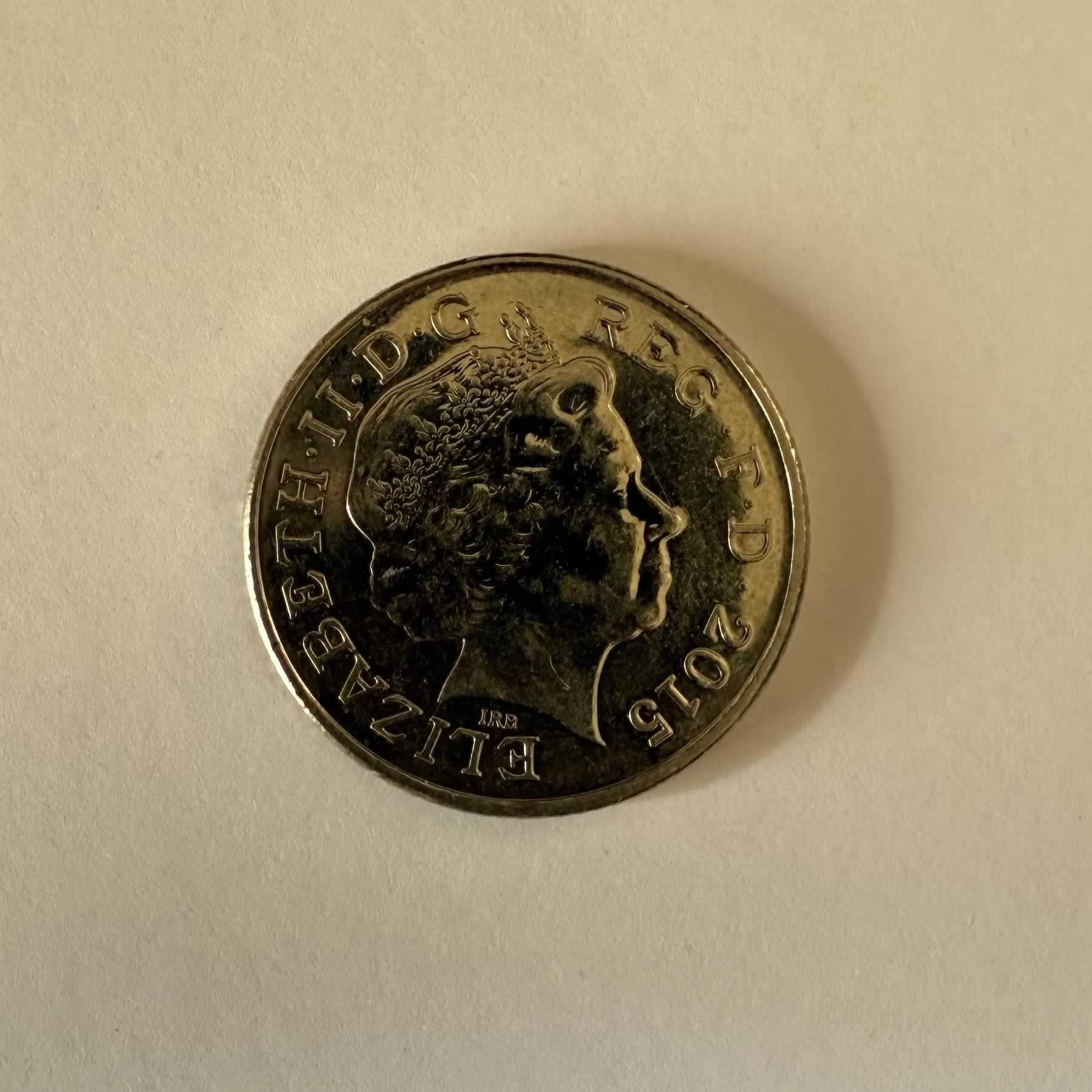 Reverso de 10 Pence, 2015