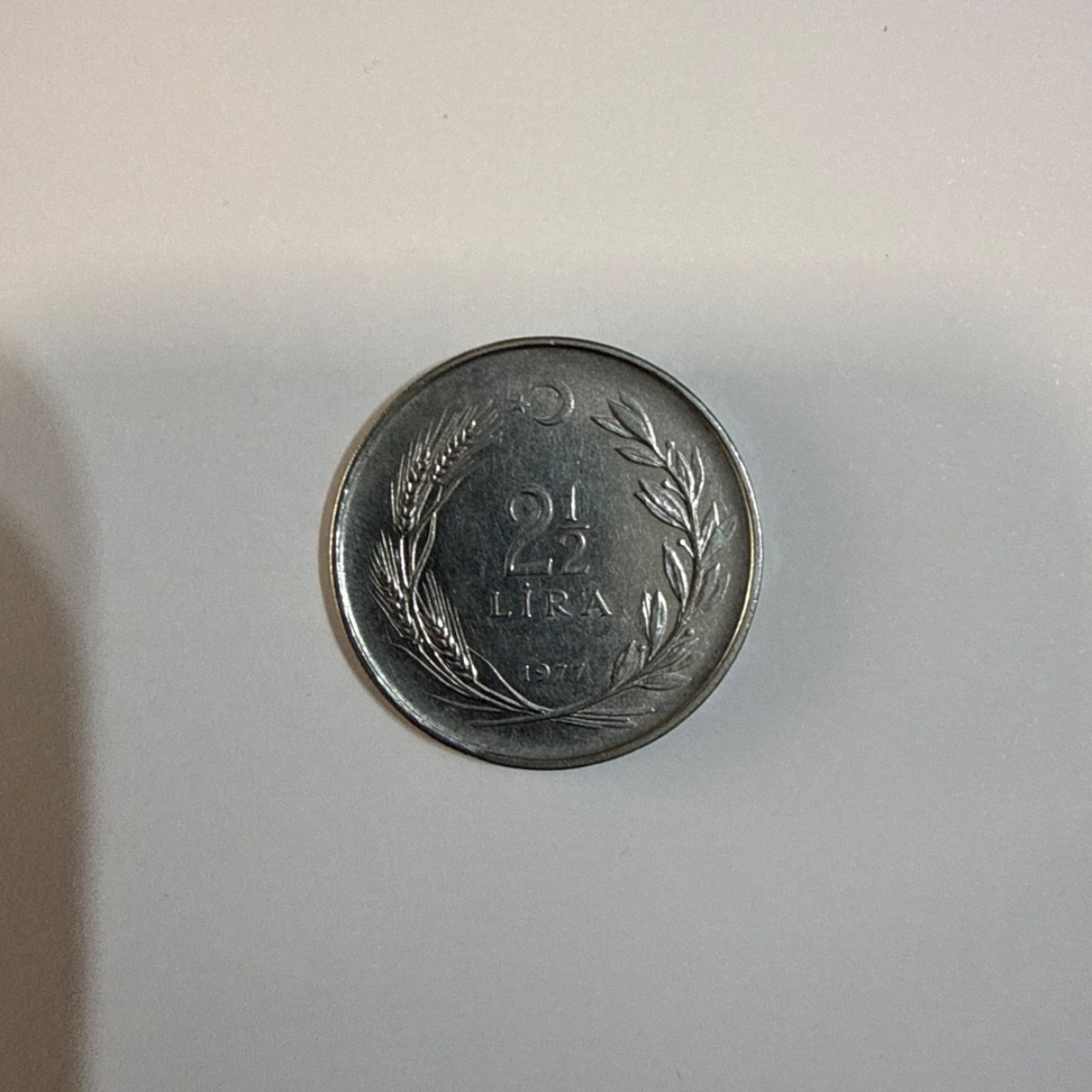Anverso de 2 1/2 Lira, 1977