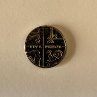 Anverso de 5 Pence, 2015