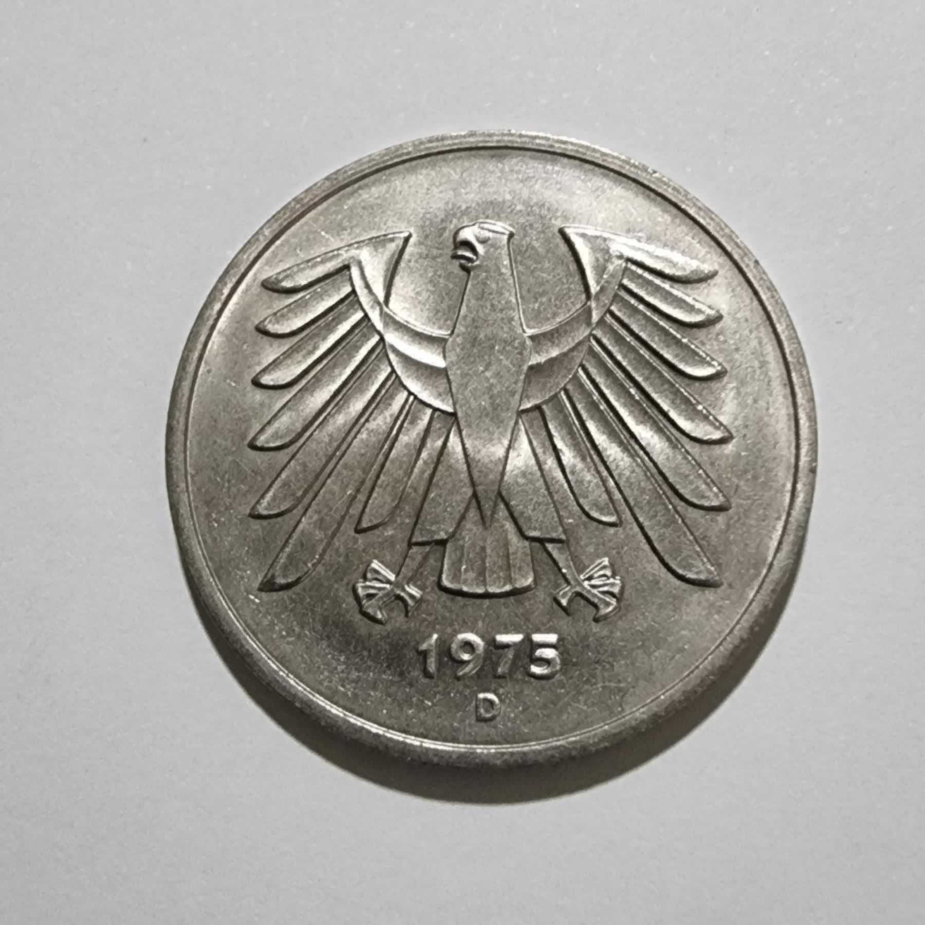 Anverso de 5 Marks, 1975 D