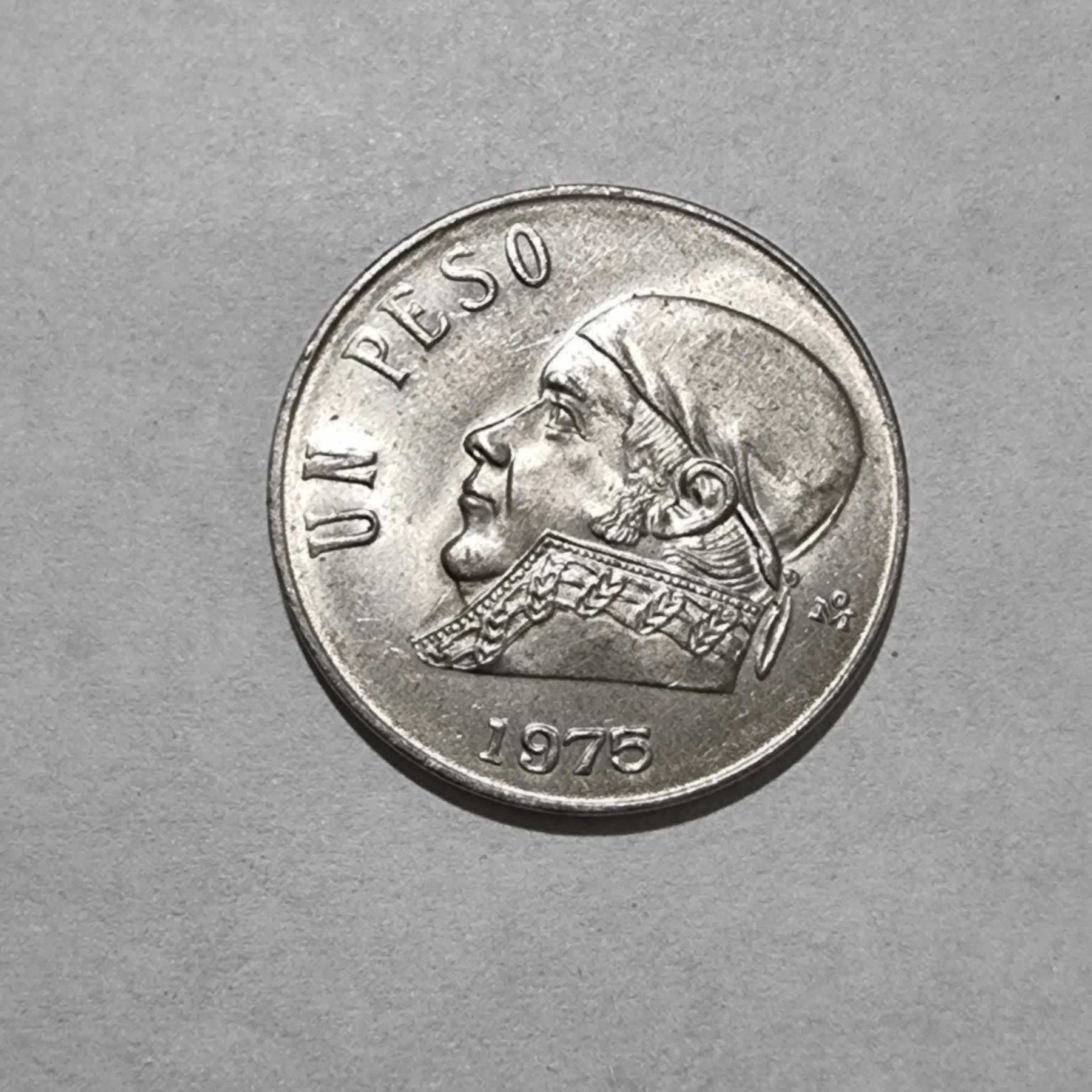 Anverso de 1 Peso, 1975 Mo Tall Narrow