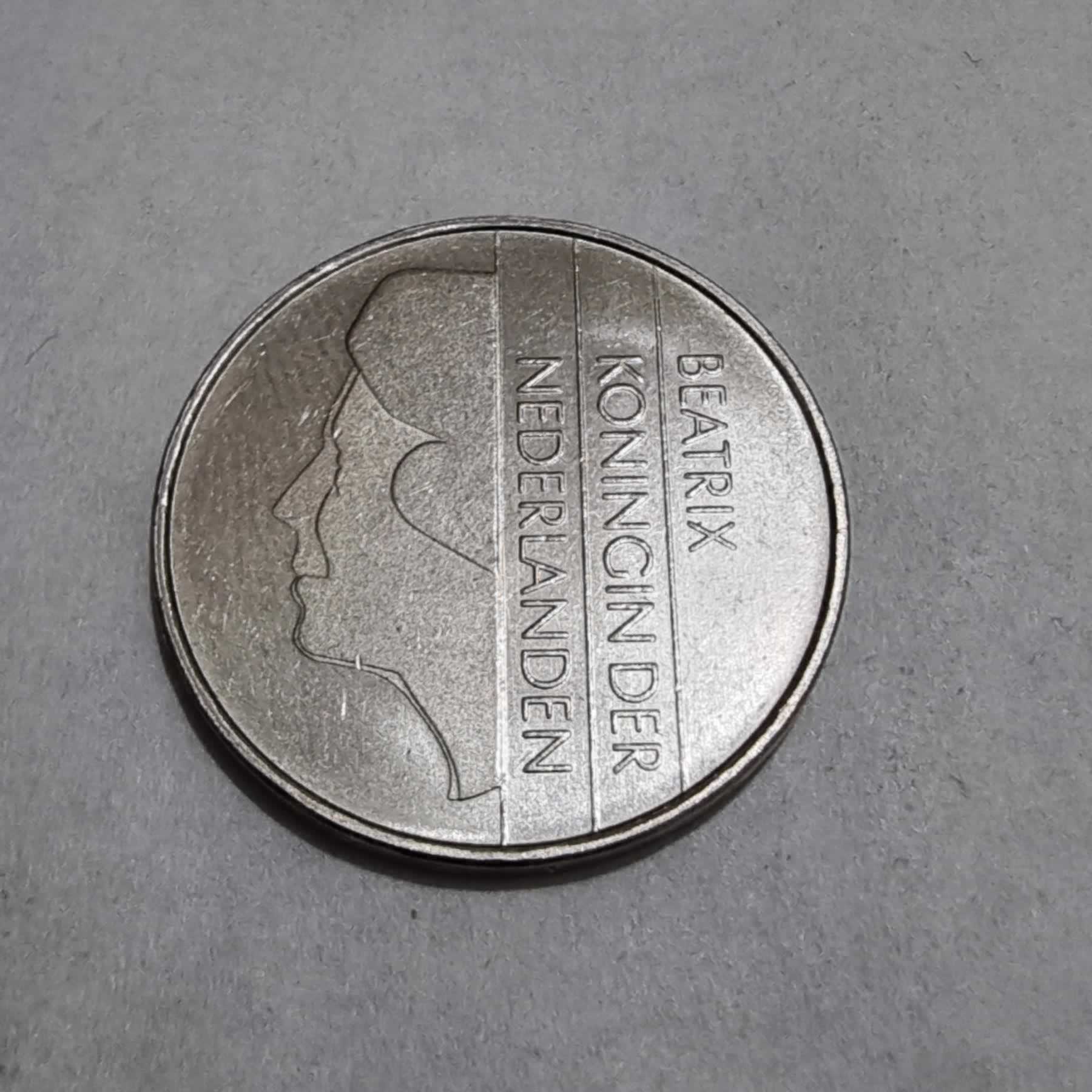 Anverso de 2-1/2 Gulden, 1983