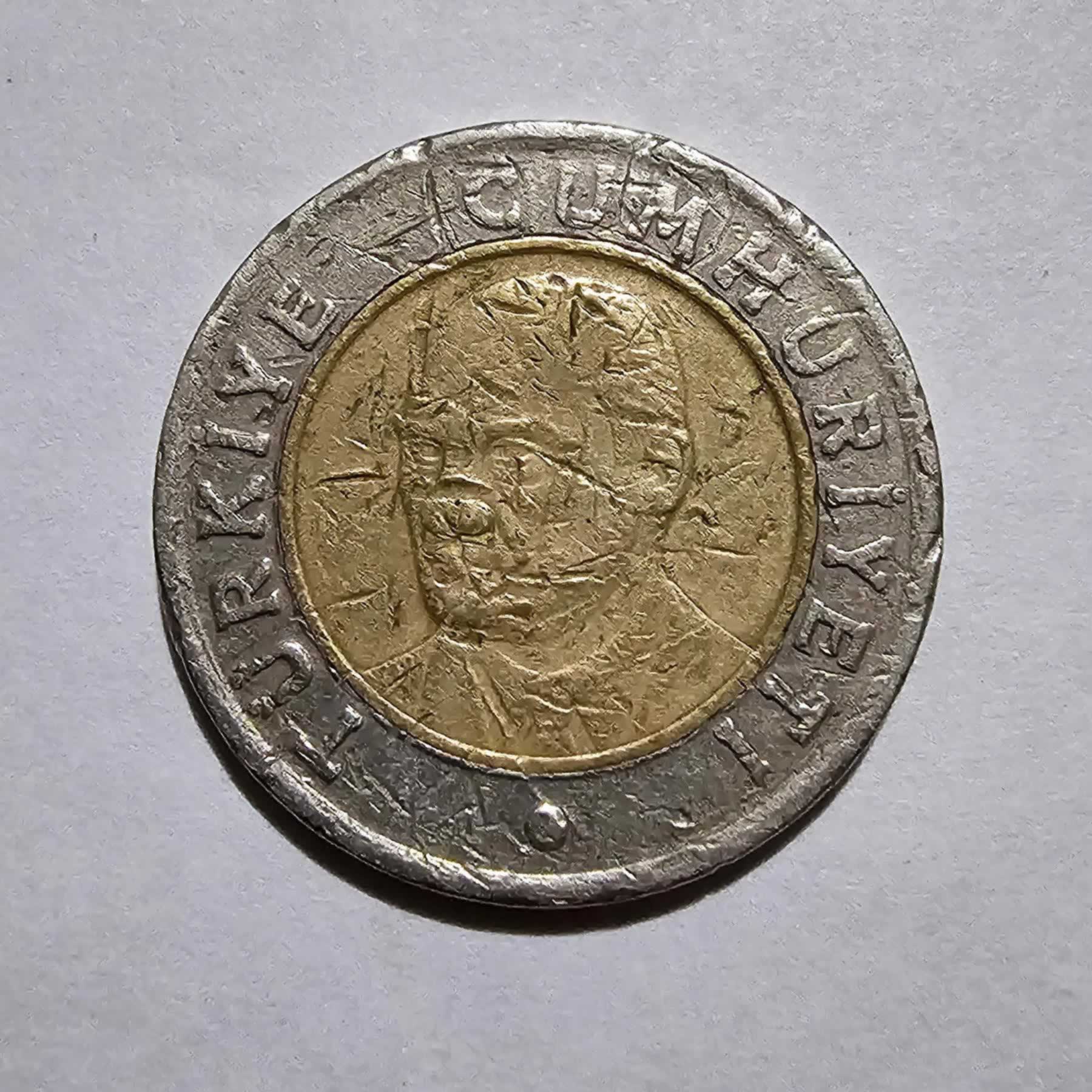 Anverso de 1 Nueva Lira, 2005