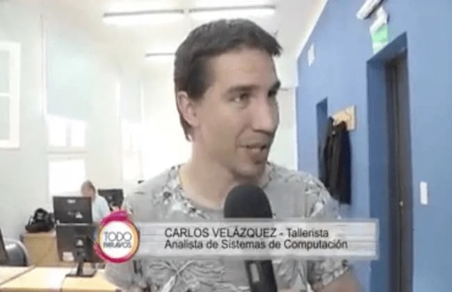 Carlos Velázquez running a workshop at the Espacio Illia in Río Cuarto