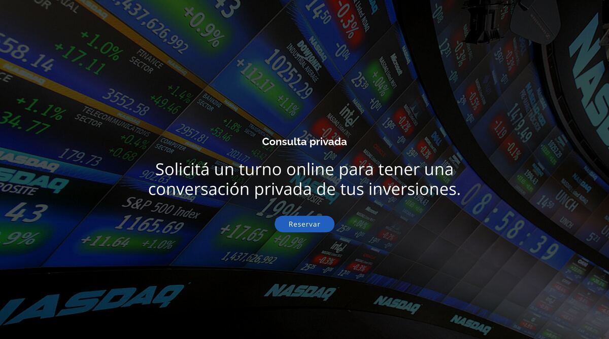 Portada del sitio con una diapositiva sobre consulta privada y un fondo con pantallas de cotizaciones